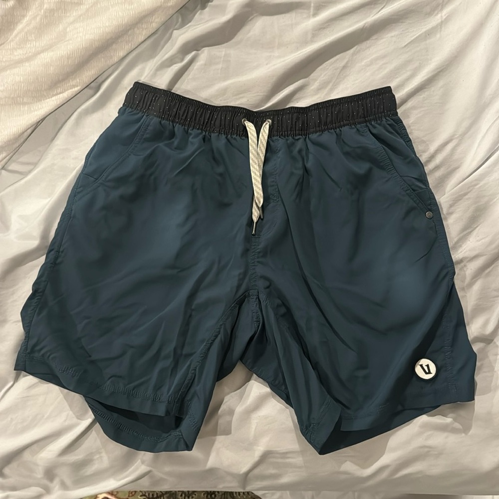 NWOT Vuori Kore Short Lined Size L Navy Blue